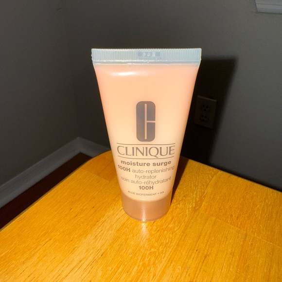 Clinique Other - New Never Used Clinique Moisture Surge 100H Auto-Replenishing Hydrator - 1 oz 🎀